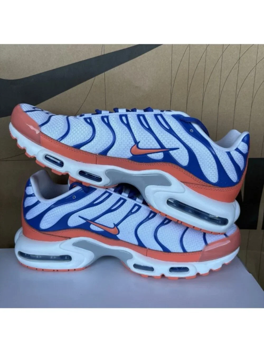 NEW Nike Air Max Plus Blue Coral White HF0665-900 Men Size 10, Womens 11.5